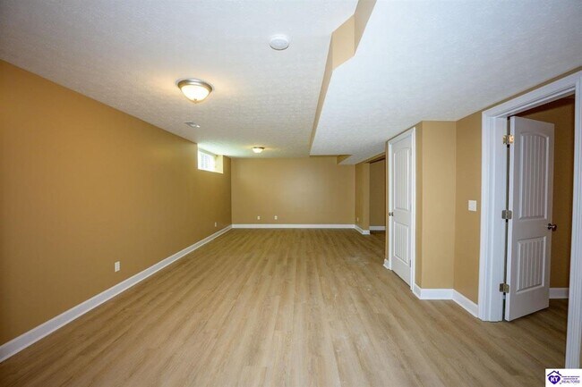 Building Photo - 114 W Mandarin Ct