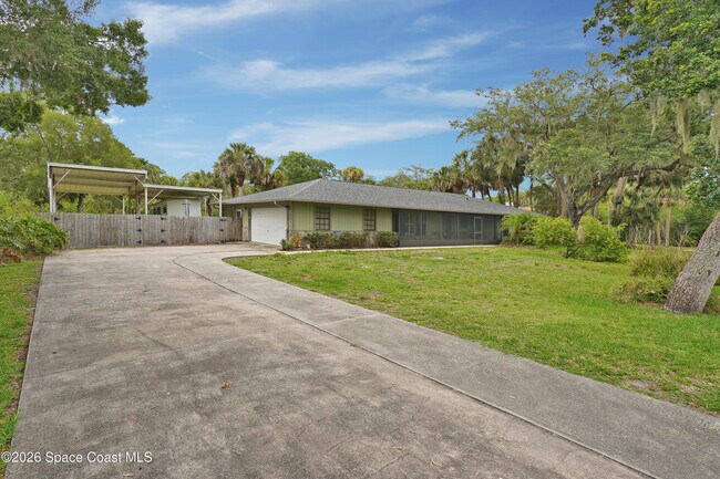 Building Photo - 670 Kings Way