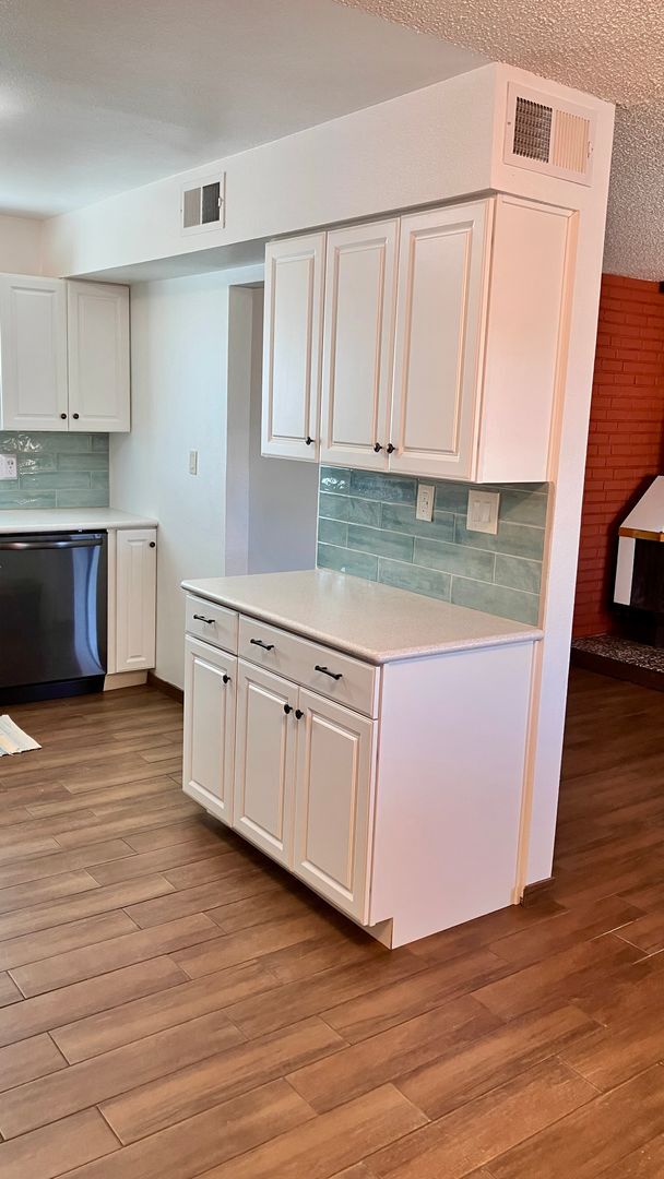 Building Photo - Newly Renovated Close to Intel