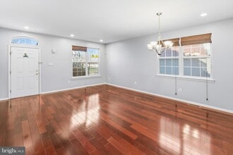 Building Photo - 109 Holly Dr