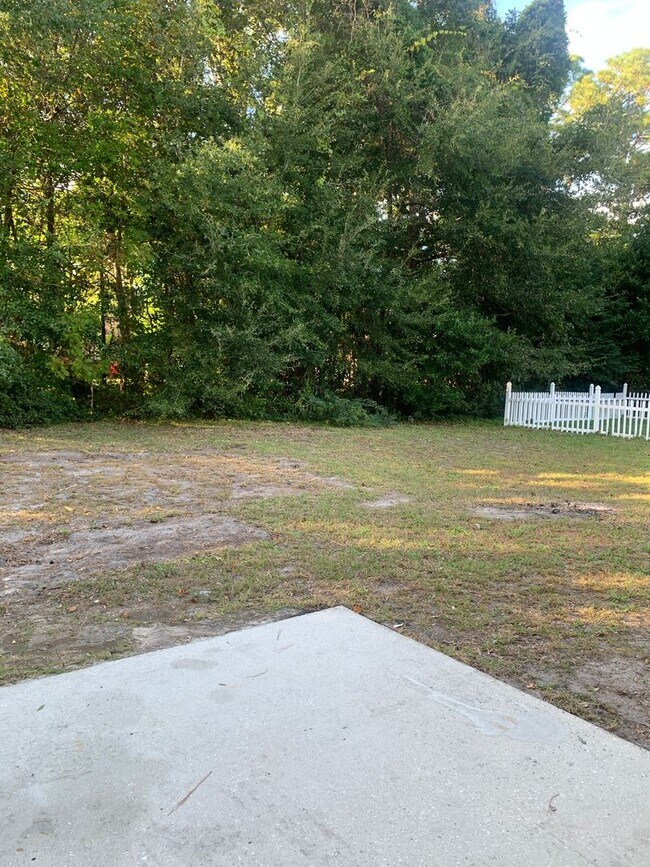 Building Photo - 3 Bedroom 2 Bath House on Victory Gardens Available Now