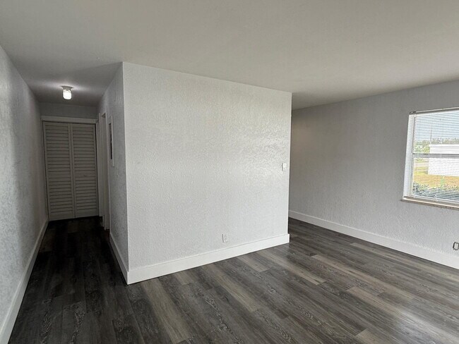 Building Photo - Charming 1-Bedroom Gem in Fort Lauderdale