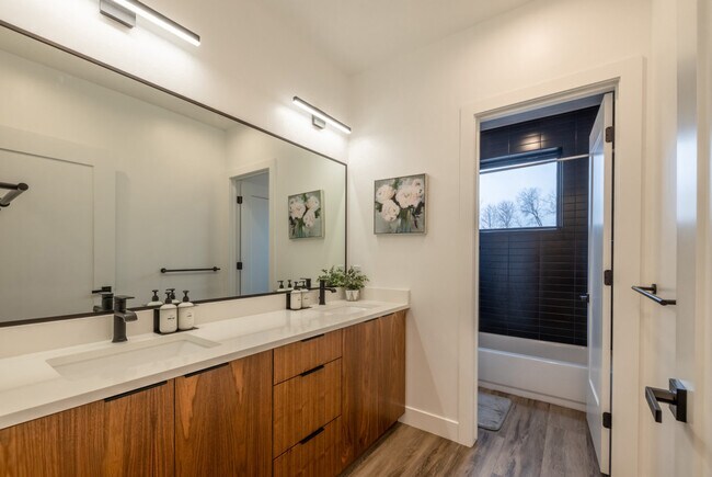 Building Photo - 2597 S 700 E