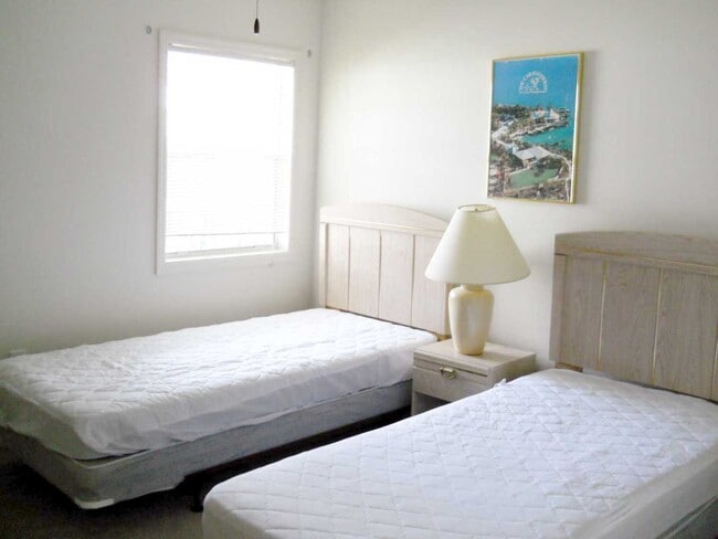 Building Photo - 2 Bedroom 3rd Floor Fully Furnished Condo