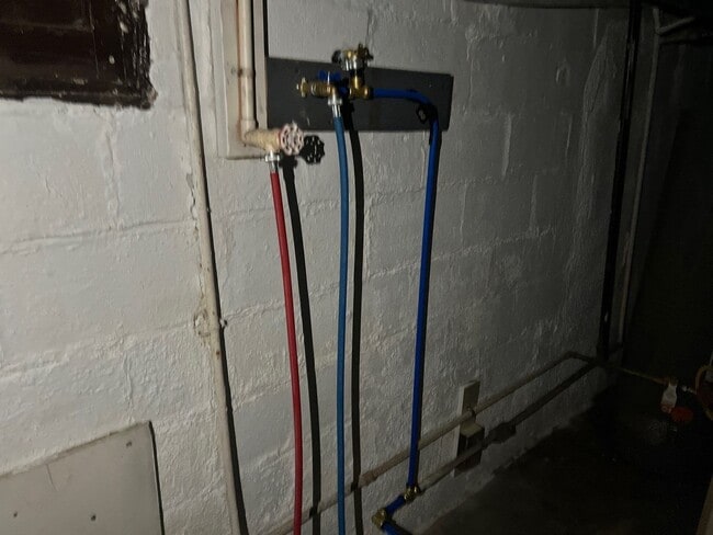 Building Photo - 2525 Parke St