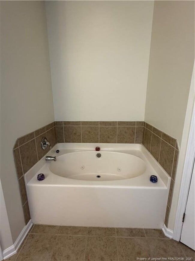 Building Photo - Spacious 2 bedroom available now!