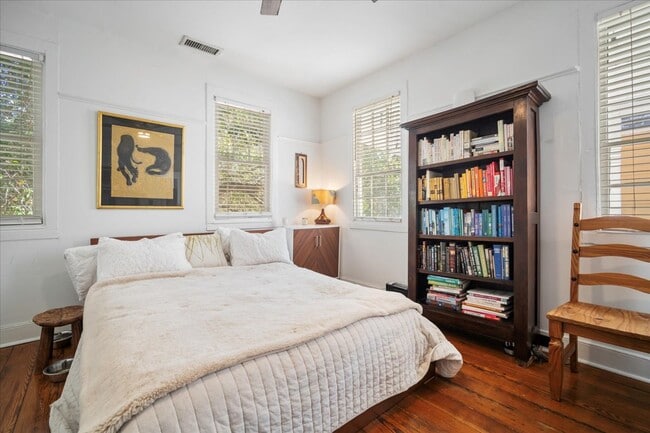 Building Photo - 237 Coming St