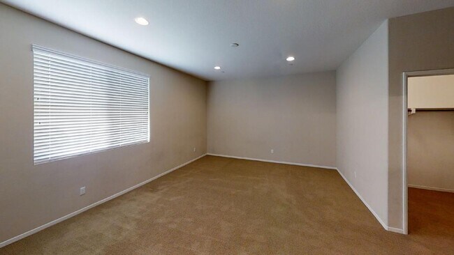 Building Photo - Singleton Heights 4 bedroom 3 1/2 bath Home