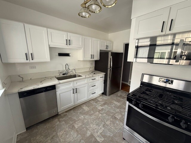 Building Photo - 14732 Burbank Blvd