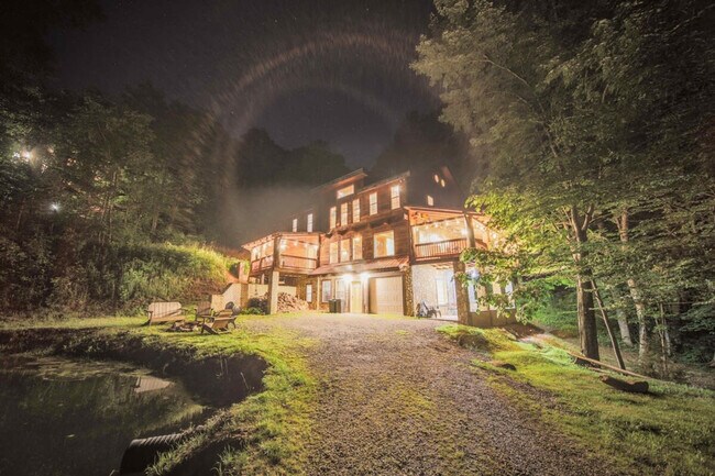 Building Photo - 195 Black Bear Dr