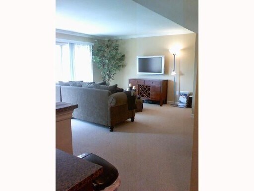 Building Photo - RB Luxury 2 Br Townhome 2 car spots Laundry $3190 TEXT 760-715-5861