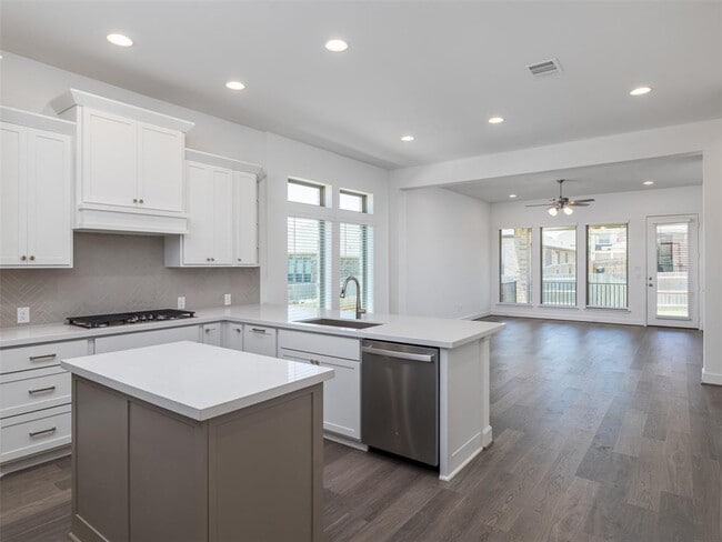 Building Photo - 217 Gary Wayne Dr