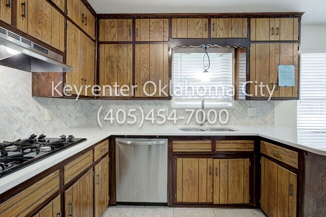 Building Photo - 10912 N Blackwelder Ave