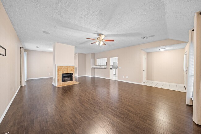 Building Photo - 18178 Holly Green Dr