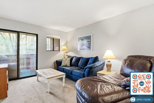 Building Photo - Fully Furnished 2BR Condo in Hilton Head’s North End – $400 Off First Month’s Rent!