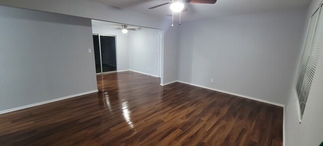 Building Photo - 326 S Sealy Ave