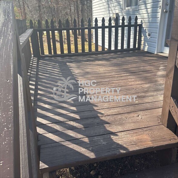 Building Photo - 404 Miles St