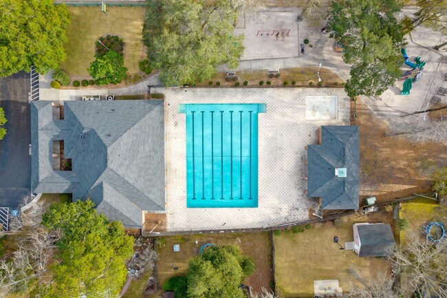 Building Photo - 777 King George Blvd