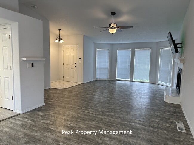 Building Photo - 3009 Ray Ave