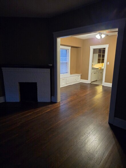 Building Photo - 1321 W 110th St