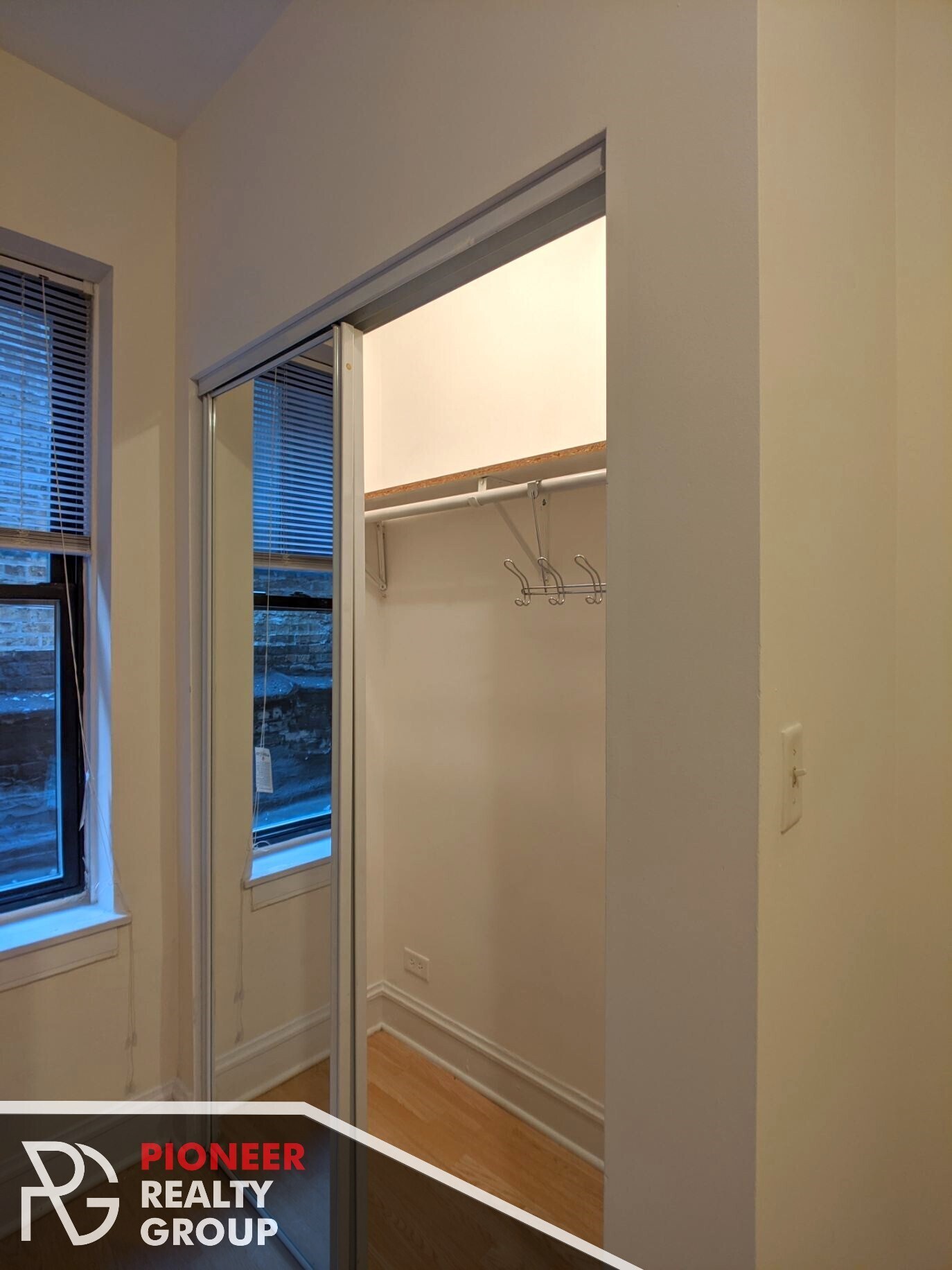 Building Photo - 4857 N Damen Ave