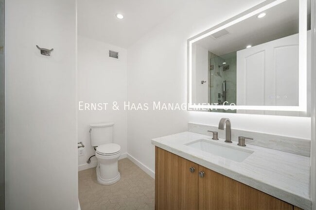 Building Photo - 1724 Bluff Pl