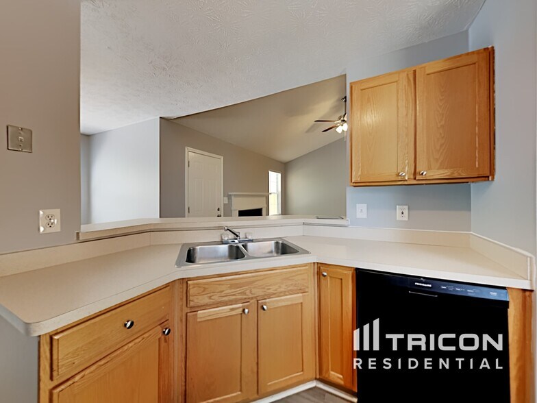 Building Photo - 737 Baskins Cir
