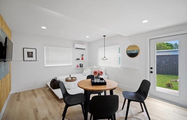 Building Photo - 1523 NE 148th St