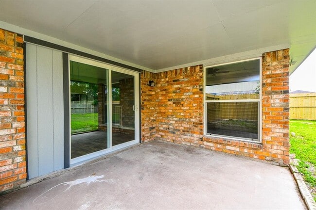 Building Photo - 17022 Quail Park Dr
