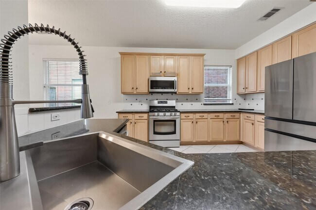 Building Photo - 19715 Azalea Brook Way