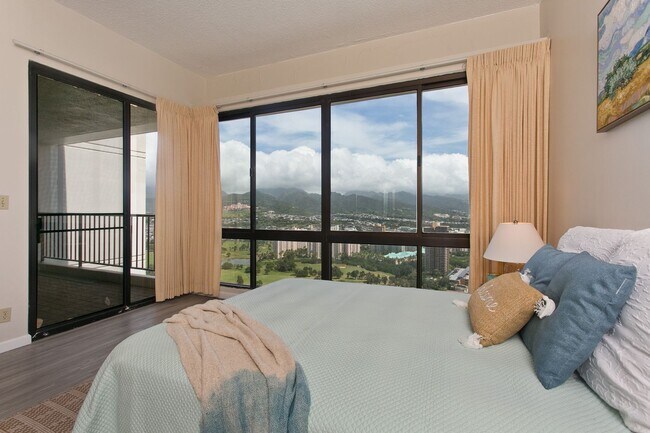 Building Photo - PENTHOUSE 2 Bed, 2 Bath, 2 Parking