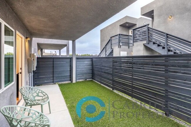 Building Photo - 3077 Martin Ave