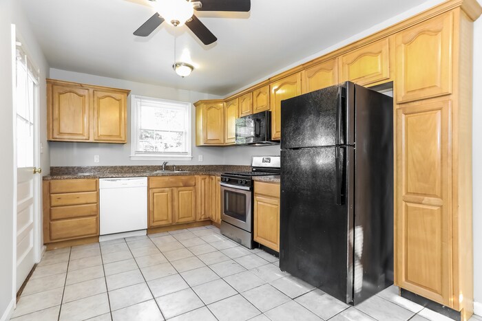 Building Photo - 4903 Anntana Ave
