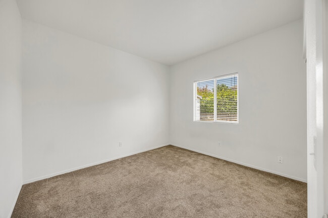 Building Photo - 9259 Crystal Falls Way