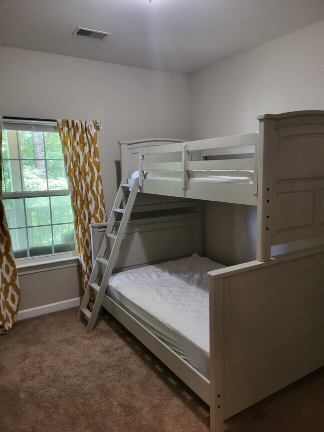 Building Photo - 407 S Elgin Ct