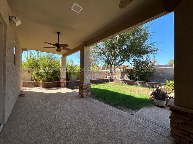 Building Photo - 774 E Maria Ln