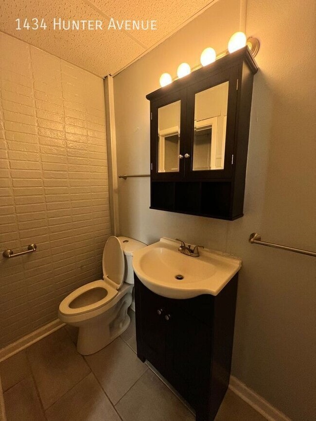 Building Photo - 1434 Hunter Ave