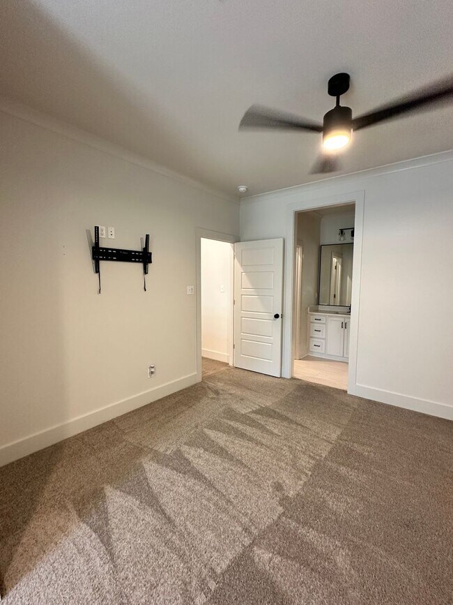 Building Photo - Close to WK Bossier and Barksdale Air Force Base.