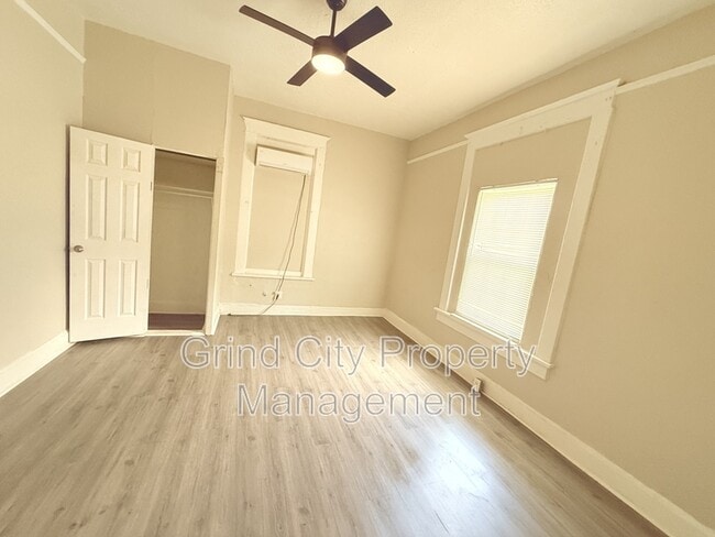 Building Photo - 997 S Willett St