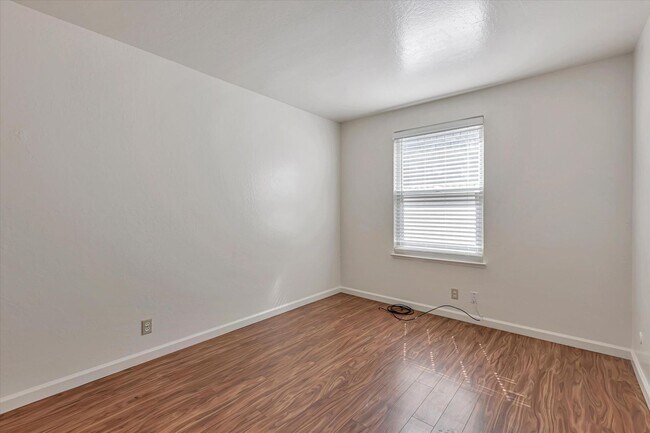 Building Photo - 972 Ponderosa Ave
