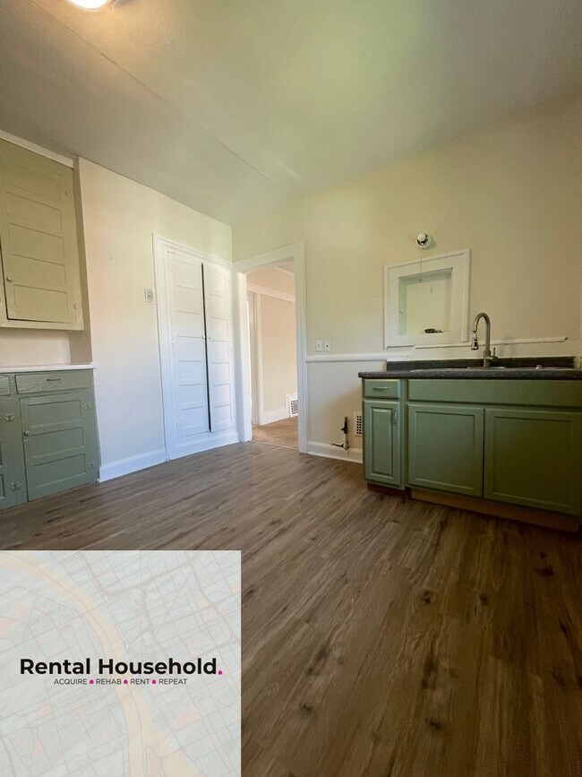 Building Photo - 5065-5067 Linsdale St.