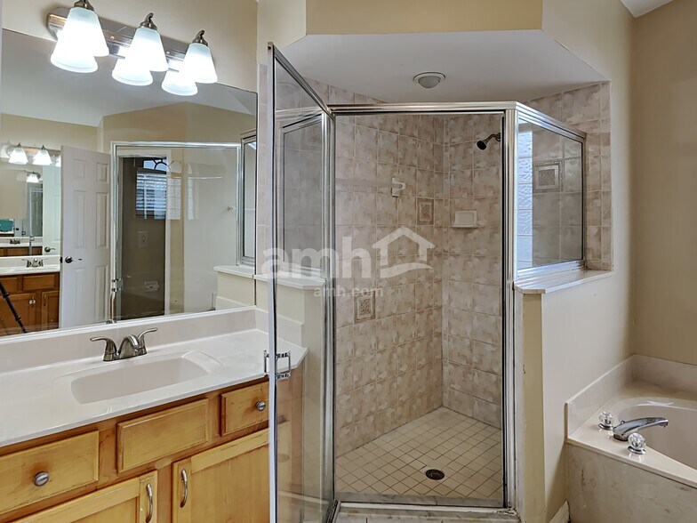 Building Photo - 1118 SW Del Rio Blvd