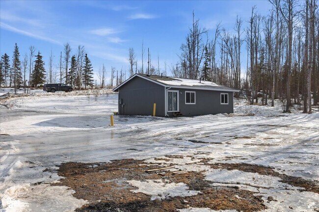 Building Photo - 3 BEDROOM | 2 BATHROOM | ACROSS FROM SCHOOLS