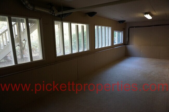 Building Photo - 12731 Plateau Cir NW