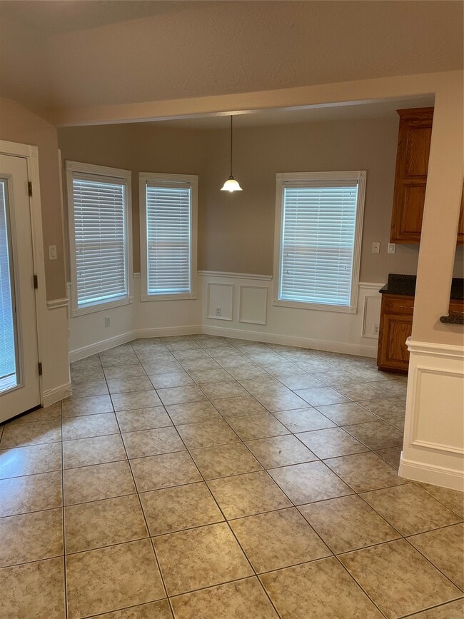 Building Photo - 1018 S Booth Ln