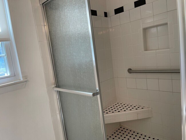 Building Photo - Beautiful 4-Bedroom Ranch in Courthouse Estates!