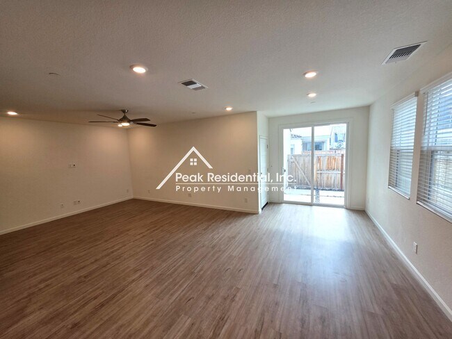Building Photo - Only 2 years new. 3-bedrooms in Elk Grove