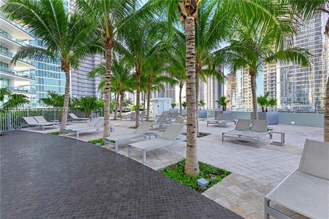 Building Photo - 900 Biscayne Blvd