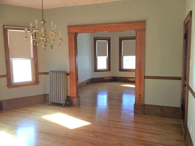 Building Photo - 19 Lakehill Ave