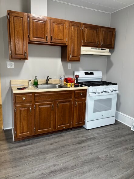 KITCHEN - 614 Hunter St